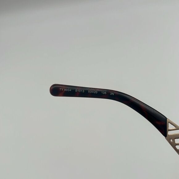 TORY BURCH ECLECTIC CHEVRON TORTISE SUN GLASSES WITH GOLD DETAIL - Picture 7 of 15